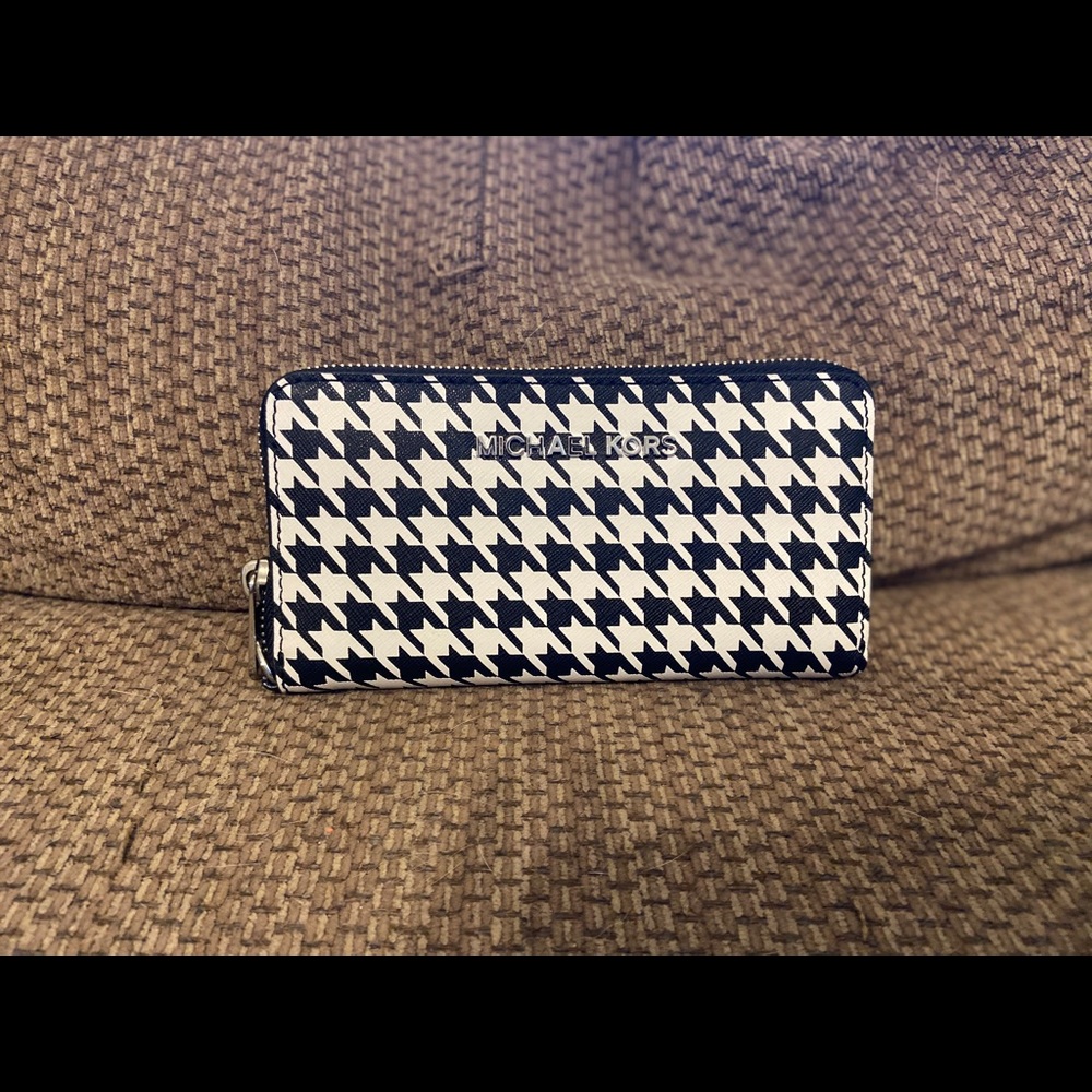 Michael Kors houndstooth wallet